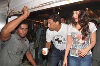 Sneak Peek: Kareena smokes for Heroine